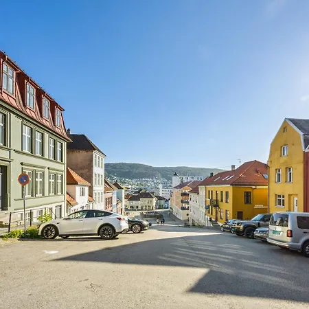 Lägenhet 100 Sqm 5br - Newly Renovated - Center *